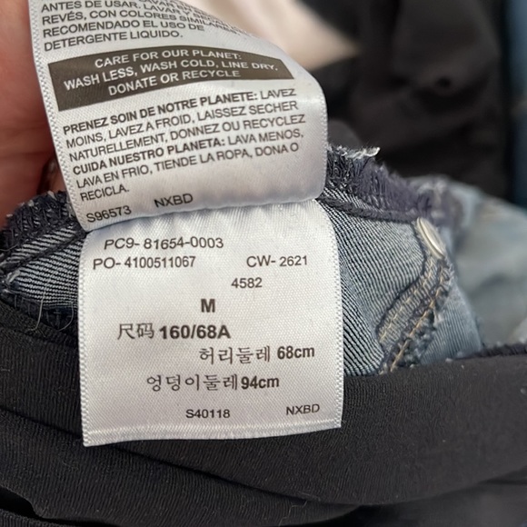 Levi’s maternity bootcut Jeans NWOT - Picture 3 of 3